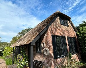 Charmant vakantiehuisje in Giethoorn met rieten dak in Noordwest Overijssel.