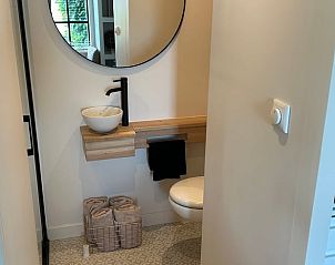 Stijlvolle badkamer in vakantiehuisje in Giethoorn, Noordwest Overijssel.