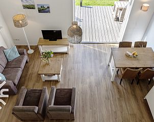 Schlafzimmer im Ferienhaus OV072, Giethoorn, mit groem Kleiderschrank und bequemen Betten.