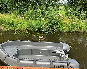 SUP-board bij Huisje in Giethoorn, vakantiehuis in Noordwest Overijssel voor avontuurlijke watersport.