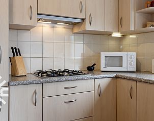 Korridor mit Zugang zu den Zimmern im Ferienhaus OV007, Giethoorn, Nordwest Overijssel, Overijssel.