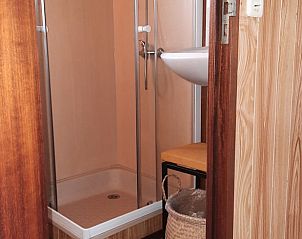 Moderne badkamer in Huisje in De Pol, vakantiehuis in De Pol, Noordwest Overijssel, Overijssel.