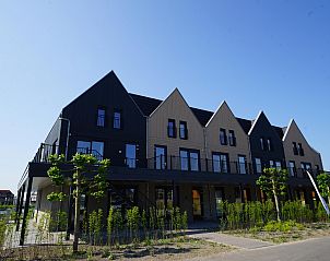 The Shipyard 4 vacation home in Kampen, Overijssel, with modern architecture and spacious terrace in a quiet area.