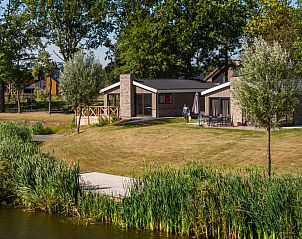 Hackfort 6 vacation home in Kampen, Northwest Overijssel, overlooking green surroundings and waterfront.