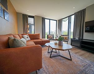 Stijlvolle woonkamer in Chalet in Kampen, vakantiehuis in Overijssel met comfortabele zithoek.