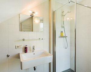 Moderne badkamer in vakantiehuis Waterjuffer 8, Paasloo, Noordwest Overijssel. Geniet van comfort en luxe tijdens uw verblijf in Overijssel.