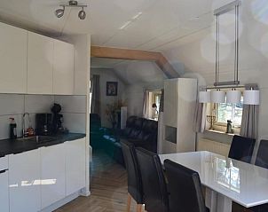 Open keuken en eetruimte in Vakantiehuisje in IJhorst, Noordwest Overijssel.