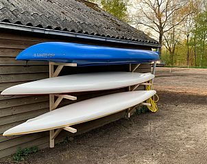 Kano's beschikbaar bij Vakantiehuis in Kalenberg, ideaal voor wateravonturen.