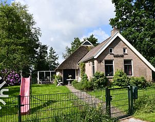 Guest house 551623 • Holiday property Noordwest Overijssel • 6 persoons vakantiehuis met omheinde tuin aan het water in 