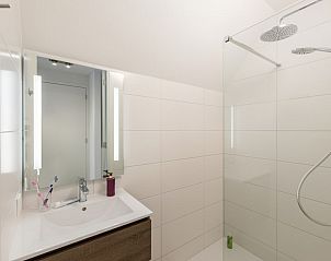 Plattegrond van Watervilla 6A, een vakantiehuis in Ossenzijl, Noordwest Overijssel, met ruime slaapkamers en moderne badkamers.