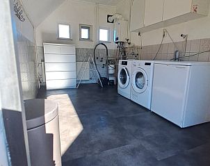 Praktische bijkeuken in Vakantiehuis in Blokzijl met wasfaciliteiten in Noordwest Overijssel, Overijssel.