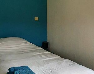 Ruime slaapkamer met uitzicht in Vakantiehuis in Blokzijl in Noordwest Overijssel, Overijssel.