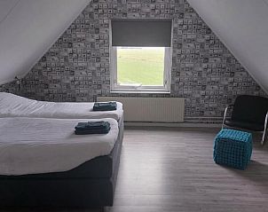 Slaapkamer met modern interieur in Vakantiehuis in Blokzijl in Noordwest Overijssel, Overijssel.