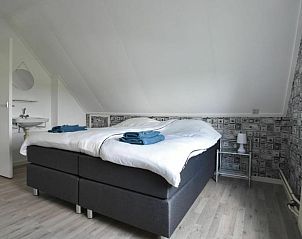 Unieke muurdecoratie in Vakantiehuis in Blokzijl in Noordwest Overijssel, Overijssel.