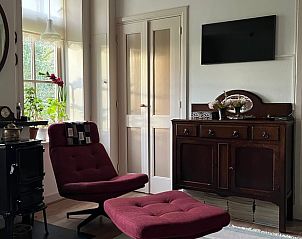 Stijlvolle woonkamer in Vakantiehuis in Eesveen in Noordwest-Overijssel met klassieke meubels.