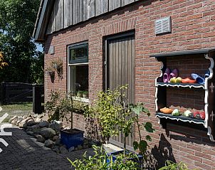 Luchtfoto van OV533 in Eesveen, omgeven door prachtige natuur.