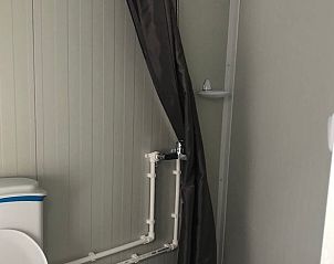 Vakantiehuis in Eesveen, badkamer met douche en toilet, Noordwest Overijssel, Overijssel.