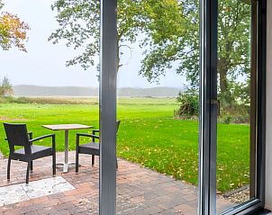 Uitzicht op het groene landschap vanuit het vakantiehuis Huisje in Staphorst, perfect voor ontspanning in Overijssel.