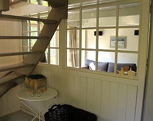 Treppe und Flur im Ferienhaus in Abcoude, mit Zugang zum gemtlichen Wohnzimmer in Utrecht Nord.