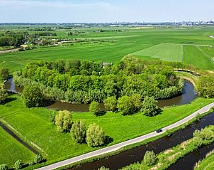 Luchtfoto van Vakantiehuisje in Abcoude, omgeven door weelderige natuur en groene velden in Utrecht noord, ideaal voor natuurliefhebbers.