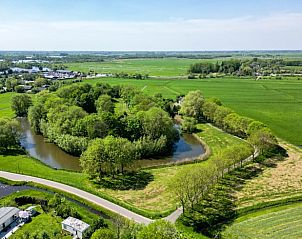 Luchtfoto van Vakantiehuisje in Abcoude, gelegen in het groene landschap van Utrecht noord, met omliggende natuur en waterpartijen.