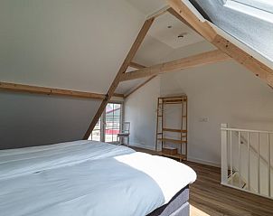 Comfortabele slaapkamer in Huisje in Abcoude, vakantiehuis in Utrecht noord, met dakraam.
