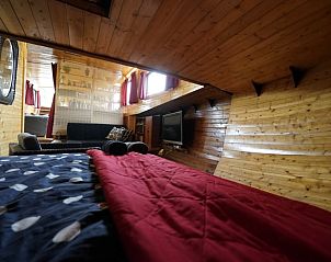 Ruime slaapkamer in Huisje in Vinkeveen, vakantiehuis in Utrecht noord, Utrecht met unieke inrichting.