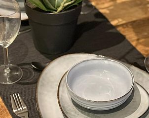 Stijlvol gedekte eettafel in Vakantiehuis in Vinkeveen, Utrecht noord.