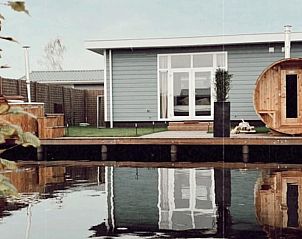 Rustieke sauna aan het water bij Vakantiehuisje in Vinkeveen, Utrecht, voor wellness.