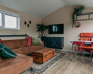 Moderne keuken in Vakantiehuis in Vinkeveen, Utrecht noord, met uitzicht op het terras.