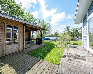 Gezellige veranda bij Huisje in Vinkeveen, vakantiehuis aan het water in Utrecht noord.