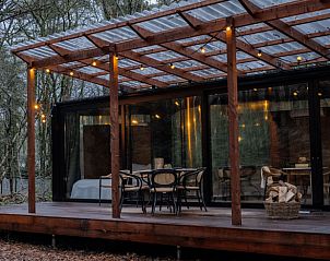 Gezellig terras van Huisje in Amersfoort, Utrecht noord, met sfeerverlichting.