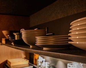 Servies in de keuken van Huisje in Amersfoort, vakantieaccommodatie in Utrecht noord.