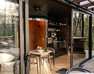 Open keuken met uitzicht in Huisje in Amersfoort, vakantiehuis in Utrecht noord.