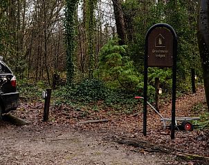 Parkeerplaats bij Huisje in Amersfoort, vakantiehuis in het bos van Utrecht noord.
