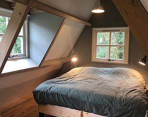 Knusse slaapkamer in Huisje in Baarn met uitzicht op natuur, Utrecht noord.