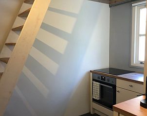 Compacte keukenruimte in Huisje in Baarn, ideaal voor een vakantie in Utrecht.