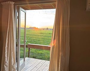 Ontwaak met een schilderachtig uitzicht vanaf het terras van Vakantiehuis in Baambrugge, Utrecht noord.