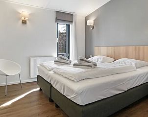 Comfortabele slaapkamer in Amerongse Berg 6-persoons vakantiehuis, Utrechtse Heuvelrug, Overberg, met tweepersoonsbed.