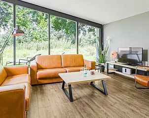 Gezellige woonkamer met uitzicht op natuur in Amerongse Berg, Overberg