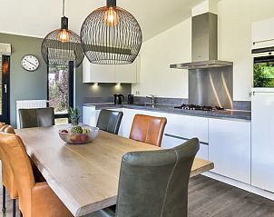 Ruime keuken in de Amerongse Berg 6-persoons bungalow, Overberg, Utrechtse Heuvelrug.