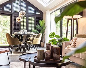 Interieur met natuurlijke elementen in Lodge Royal Eco met wellness, vakantiehuis in Lage Vuursche, Utrechtse Heuvelrug.