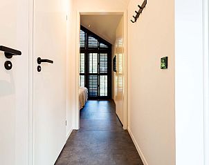 Gang in Lodge Royal Eco met wellness, vakantiehuis in Lage Vuursche, Utrechtse Heuvelrug met moderne afwerking.