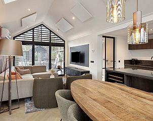 Ruime zithoek in Lodge Royal Eco, perfect voor ontspanning, Utrechtse Heuvelrug.