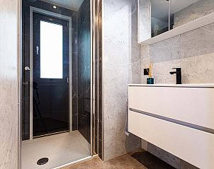 Luxe badkamer in Lodge Royal Eco, vakantiehuis in Lage Vuursche, Utrechtse Heuvelrug, met moderne afwerking.