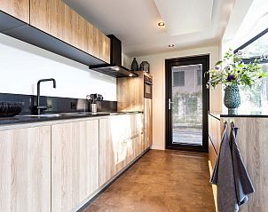 Moderne keuken in Lodge Royal Eco, vakantieaccommodatie in Lage Vuursche, Utrechtse Heuvelrug.