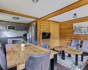 Gemtlicher Innenbereich der Vakantiewoning Sparrendaal in Doorn, Utrechtse Heuvelrug, mit Holzinterieur und moderner Kche.
