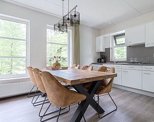 Moderne keuken en eetruimte in Vakantiewoning Hydepark, Doorn, Utrechtse Heuvelrug. Geniet van comfort en natuur in deze stijlvolle vakantiewoning.