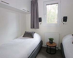 Attraktives Schlafzimmer im Bungalow Molenstein, Doorn, Utrechtse Heuvelrug. Genieen Sie Ruhe und Natur in diesem komfortablen Ferienhaus.