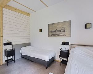 Zweites Schlafzimmer mit Einzelbetten in angepasstem Bungalow Sandenburg, Doorn, Utrechtse Heuvelrug.